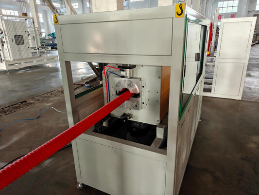Water Cooling Single Wall Corrugated Pipe Extrusion Line with Ld Ratio 33/38/40 and Automatic Feeding for Plastic Pipe Production