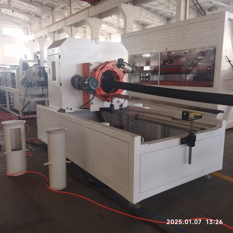 Skomputeryzowana linia do wytłaczania rur dwuściennych karbowanych z użyciem sterownika PLC Siemens i wydajnością 250-1000 kg/h dla trwałych rur