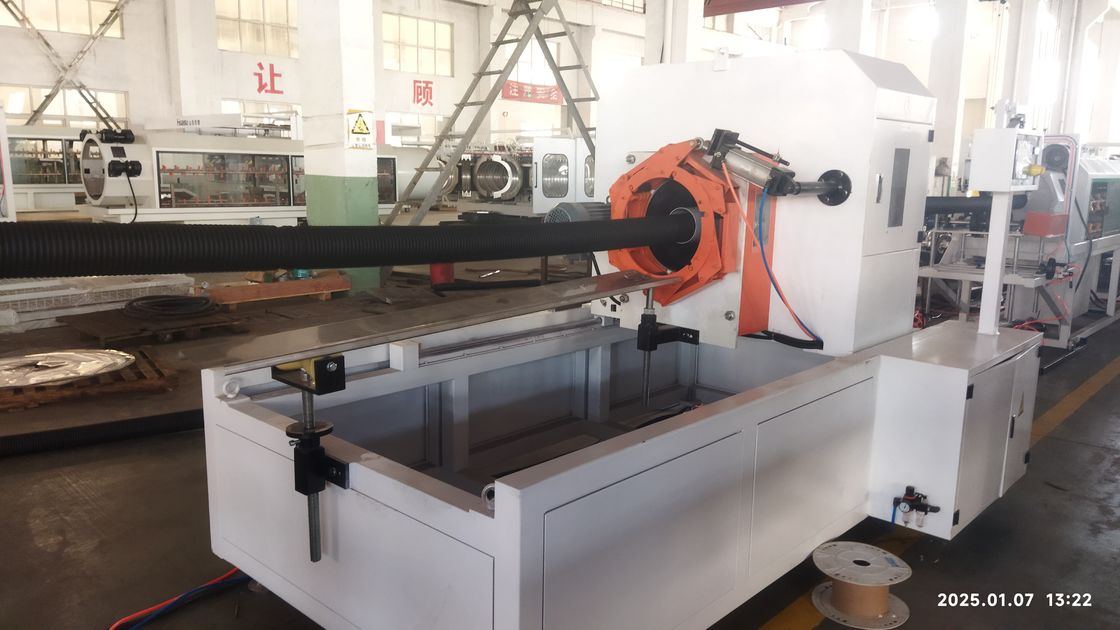 Skomputeryzowana linia do wytłaczania rur dwuściennych karbowanych z użyciem sterownika PLC Siemens i wydajnością 250-1000 kg/h dla trwałych rur