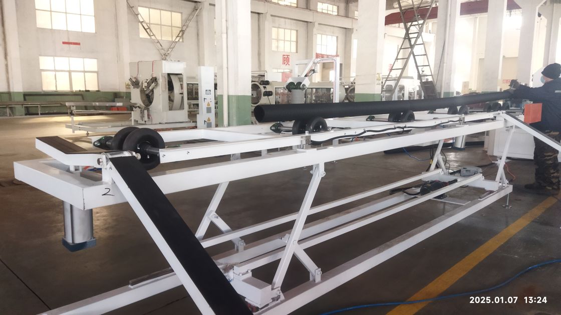 Skomputeryzowana linia do wytłaczania rur dwuściennych karbowanych z użyciem sterownika PLC Siemens i wydajnością 250-1000 kg/h dla trwałych rur