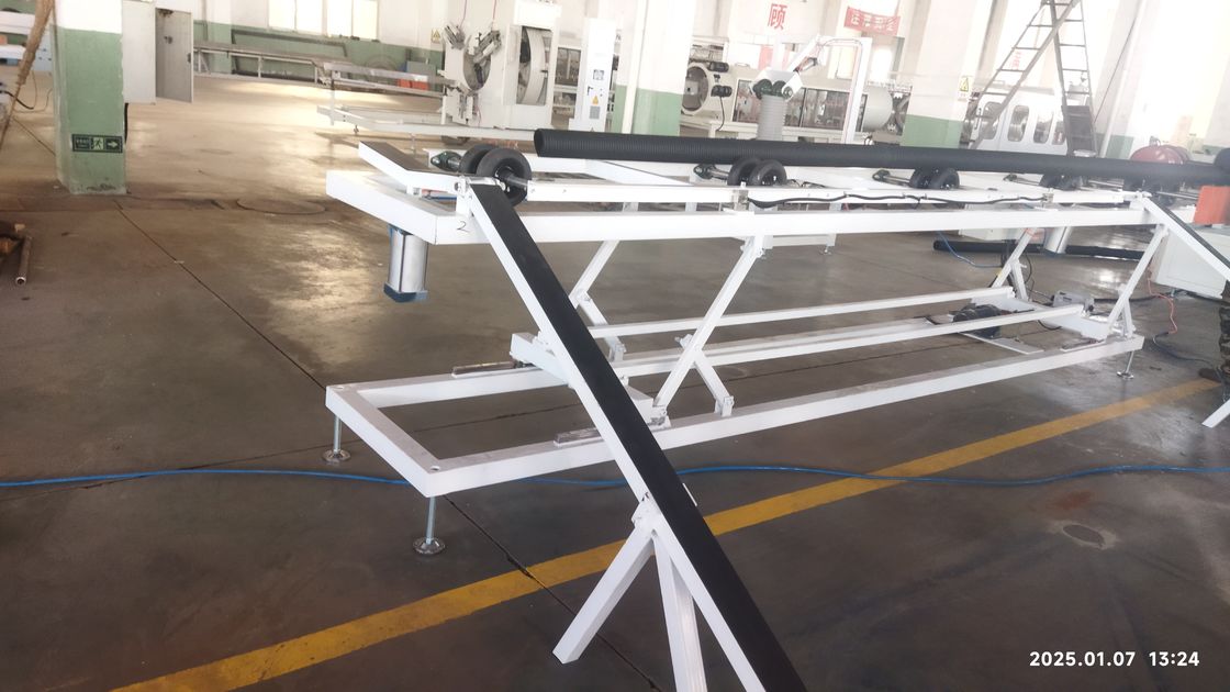 Wytrzymała linia wytłaczania rurociągów z podwójnymi ścianami falistych z pełnym systemem połączenia sieci i konstrukcją jednokrętową o pojemności 250-1000 kg/h