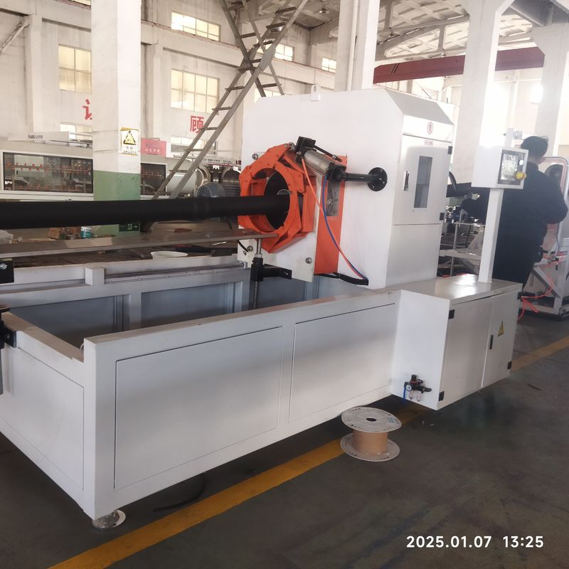 Automatyczna linia do wytłaczania rur dwuściennych karbowanych z silnikiem Siemens i systemem sterowania PLC dla produkcji 8-15 kg/h