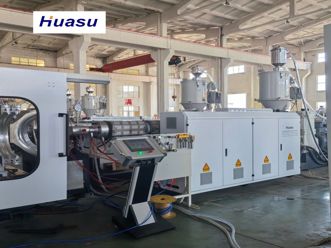 Linia do wytłaczania rur falistych dwuściennych z zakresem średnic cięcia 32-1600mm i procesem chłodzenia wodnego, wyposażona w technologię Siemens PLC