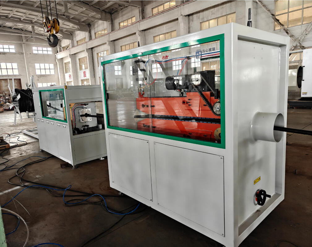 Linia do wytłaczania rur karbowanych jednościennych sterowana PLC, z silnikiem o mocy 37 kW i konstrukcją jednoślimakową