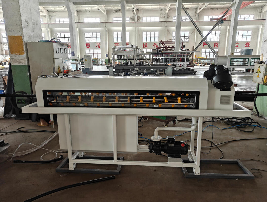 Linia do wytłaczania rur karbowanych jednościennych sterowana PLC, z silnikiem o mocy 37 kW i konstrukcją jednoślimakową