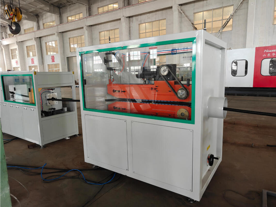 Linia do wytłaczania rur karbowanych jednościennych o maksymalnej średnicy 110 mm, z systemem chłodzenia wodnego i silnikiem Siemens do produkcji z dużą prędkością