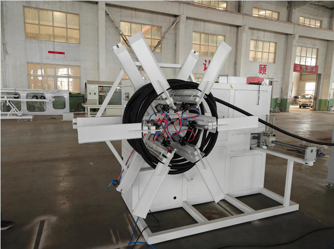 W pełni automatyczna linia do wytłaczania rur karbowanych jednościennych z maksymalnym rozmiarem rury 110 mm i wydajnością 40-80 kg/h