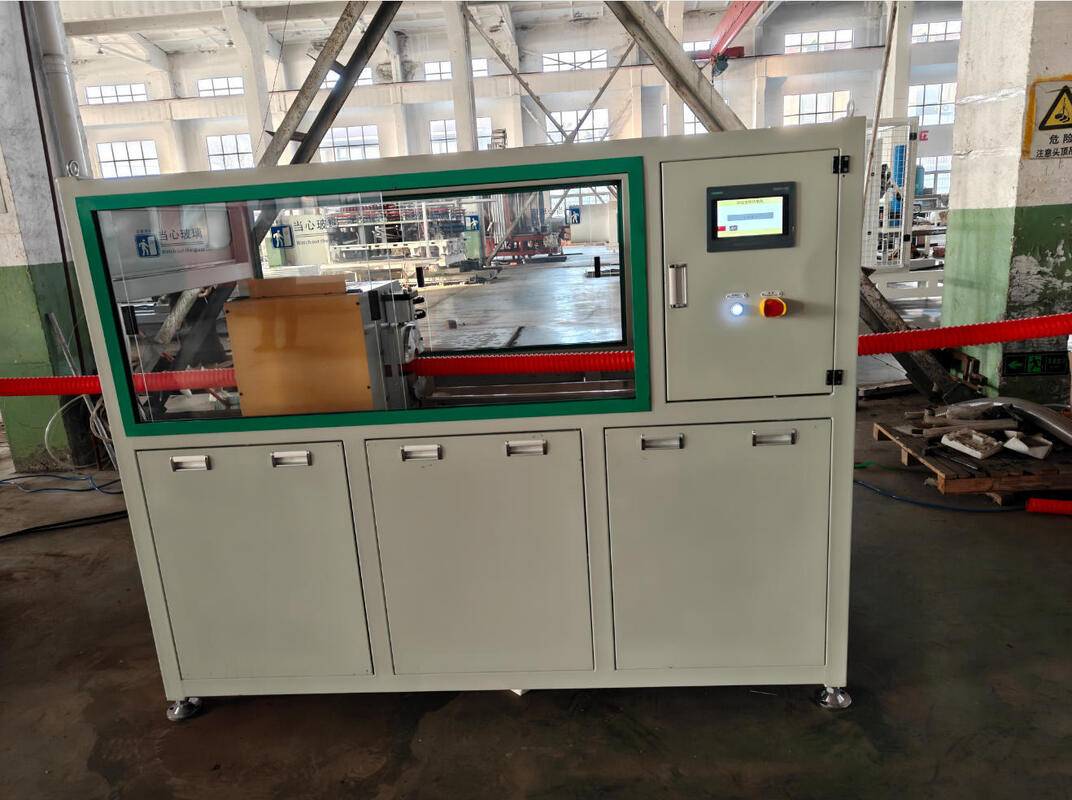 Linia do wytłaczania rur falistych jednościennych chłodzonych wodą ze współczynnikiem L/D 33/38/40 i automatycznym podawaniem do produkcji rur z tworzyw sztucznych