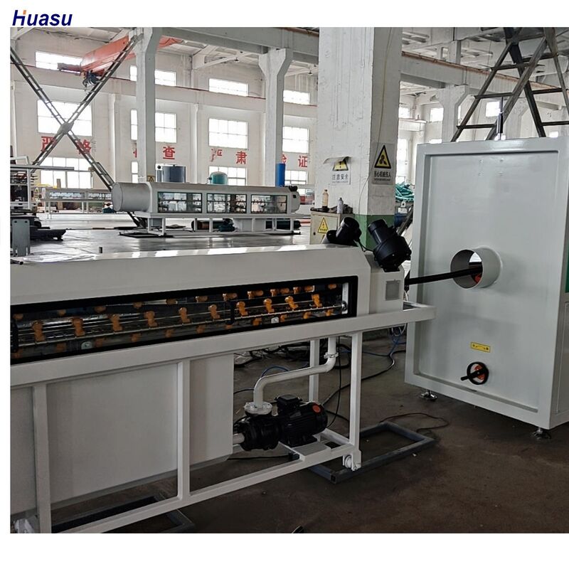 Linia do wytłaczania rur falistych jednościennych chłodzonych wodą ze współczynnikiem L/D 33/38/40 i materiałem cylindra 38CrMoAlA