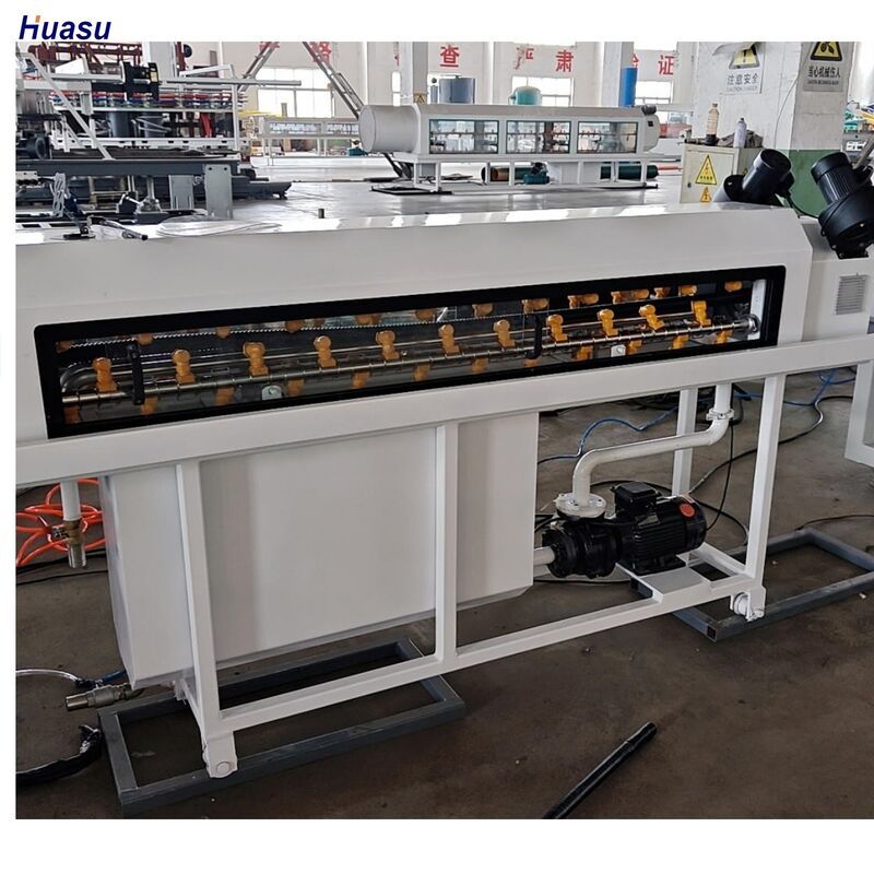 Linia wytłaczania rurociągów o jednej ścianie z systemem chłodzenia wodnym i stosunkiem L/D 33/38/40 dla zakresu średnicy rurociągu 16 mm-1600 mm