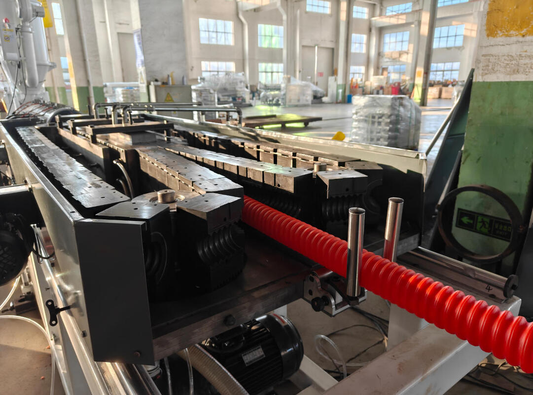 Wydajna linia do wytłaczania rur falistych dwuściennych z częściami elektrycznymi Siemens i chłodzeniem wodą ciśnieniową dla PP PE PVC