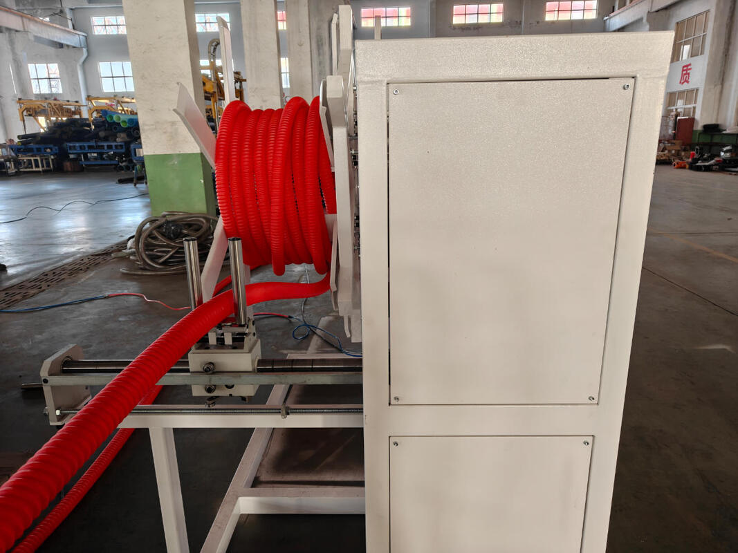 Linia do wytłaczania rur karbowanych jednościennych z systemem sterowania PLC, metodą chłodzenia wodnego i silnikiem głównym Siemens