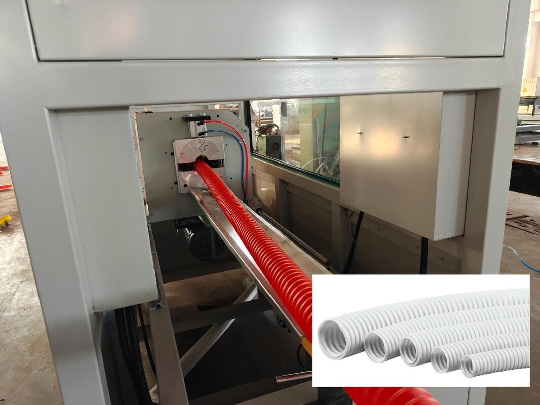 Linia do wytłaczania jednościennych rur falistych z chłodzeniem wodnym z jednym podajnikiem i 1 zestawem falownicy zapewniającym stabilny proces produkcji