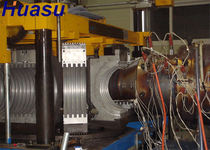 Plastikowa PE PP Pozioma maszyna do rur falistych z podwójną ścianką Chłodzenie wodą z dużą prędkością